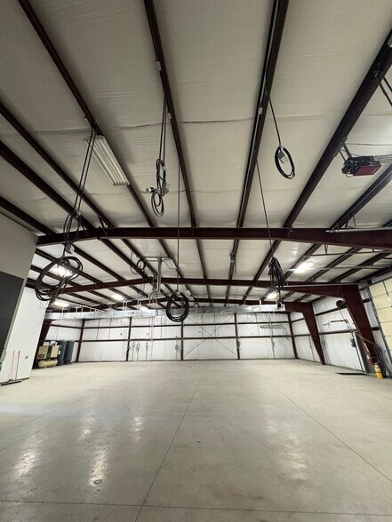 More Photos Of 66850 Executive Dr, Saint Clairsville Warehouse For Lease