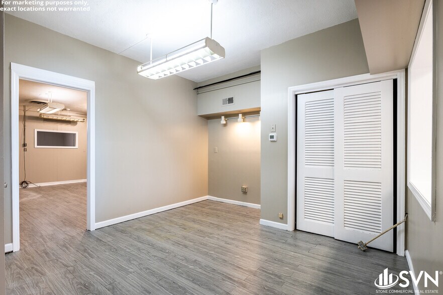 More Photos Of 1039 N Limestone, Lexington General Retail For Lease