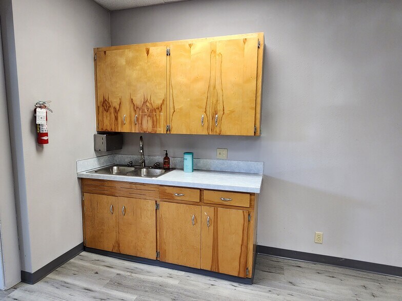 More Photos Of 720 6th St, Clarkston Medical For Lease