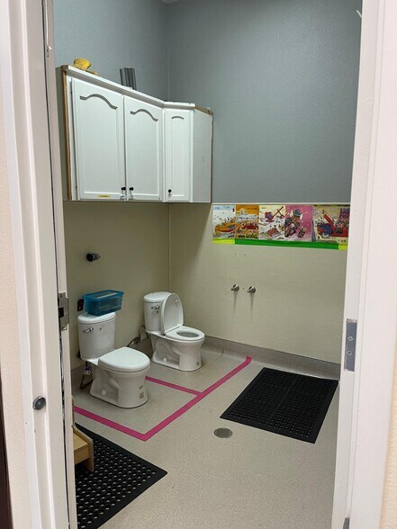 More Photos Of 2 Touchstone, Lake Oswego Schools For Lease