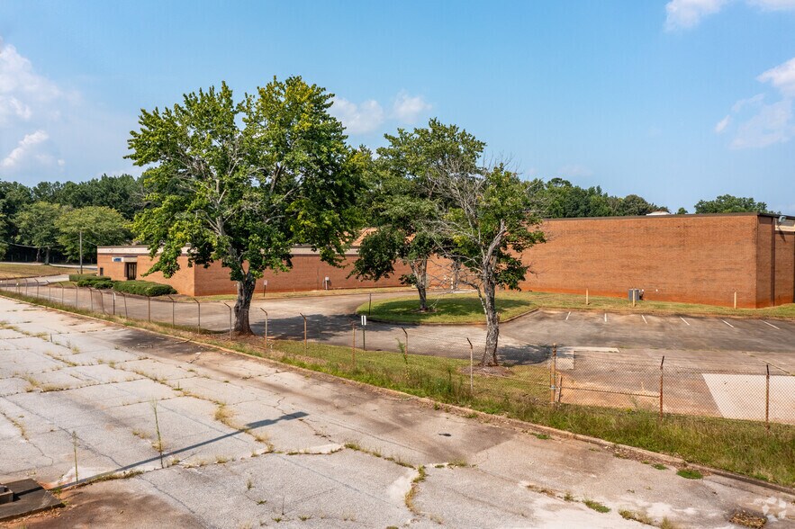 More Photos Of 2400 Mellon Ct, Decatur Distribution For Lease