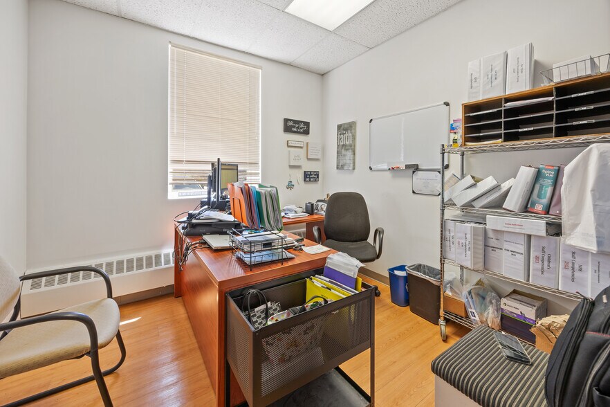 More Photos Of 19 Lunar Dr, Woodbridge Medical For Lease