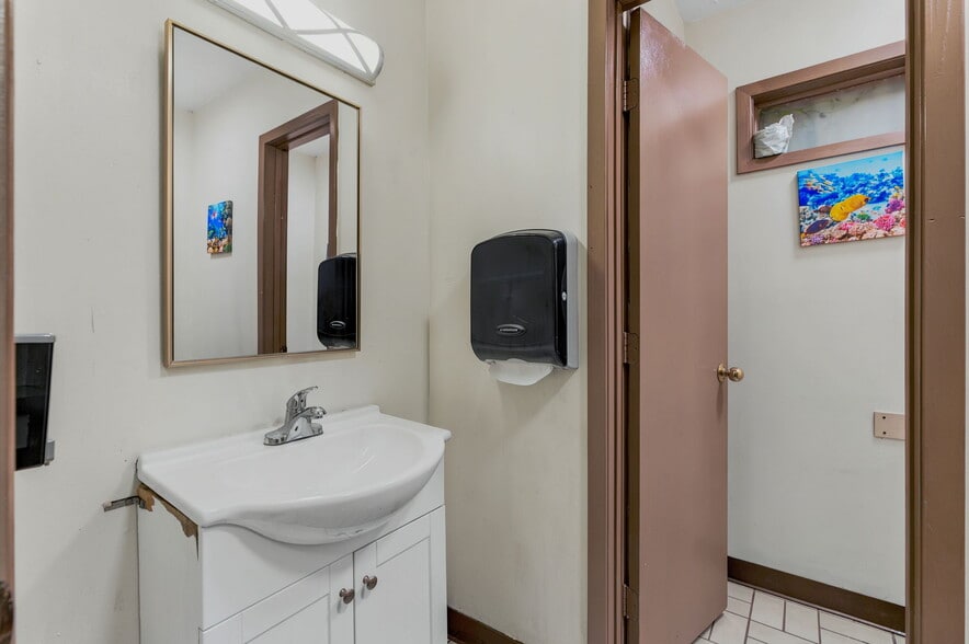 More Photos Of 3401 N Frazier St, Conroe Specialty For Sale