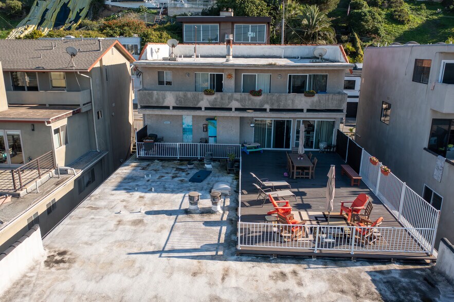 More Photos Of 363 Pershing Dr, Playa del Rey Multifamily For Sale