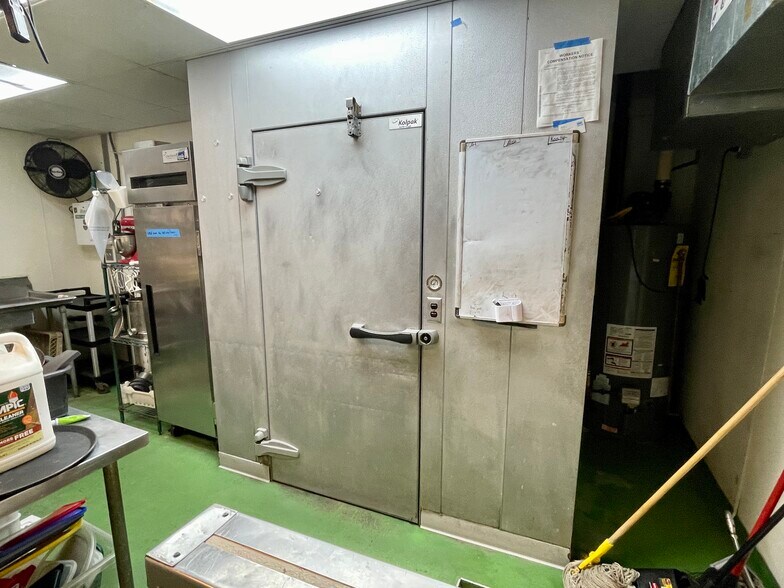 More Photos Of 314 William St, Fredericksburg Storefront For Lease