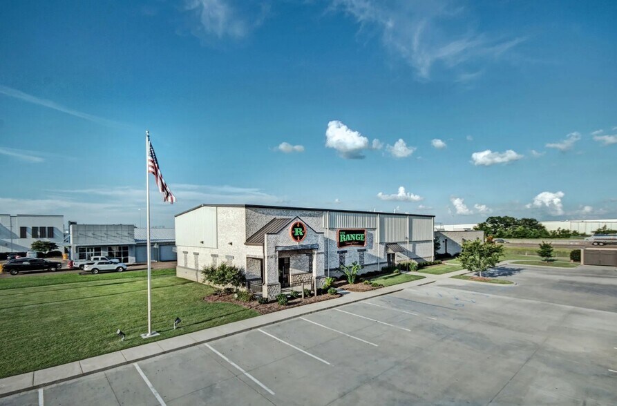 Primary Photo Of 112 Dees Dr, Gluckstadt General Retail For Sale
