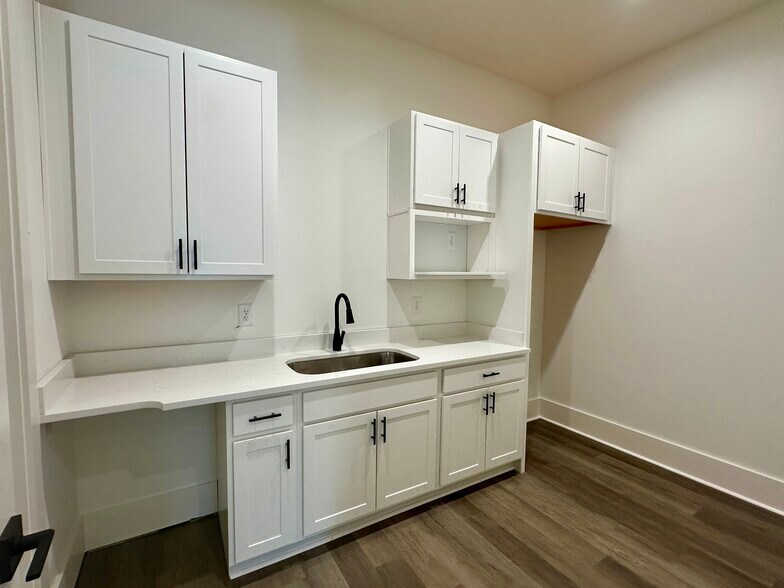 More Photos Of 1024 Twelve Oaks Dr, Watkinsville Office For Lease