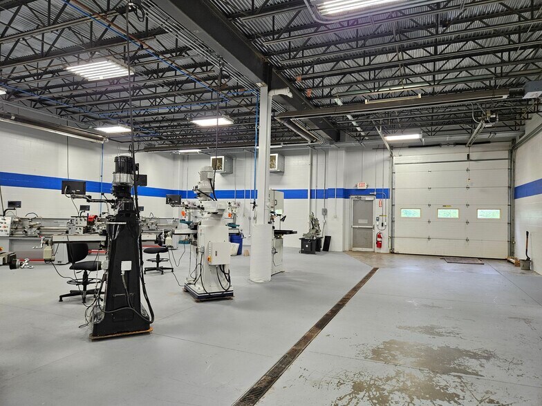 More Photos Of 4525 Sunset Blvd, Steubenville Storefront Retail Office For Lease