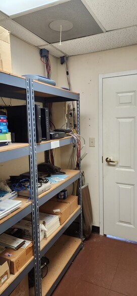 More Photos Of 1123 Forest Pky, Forest Park Flex For Lease