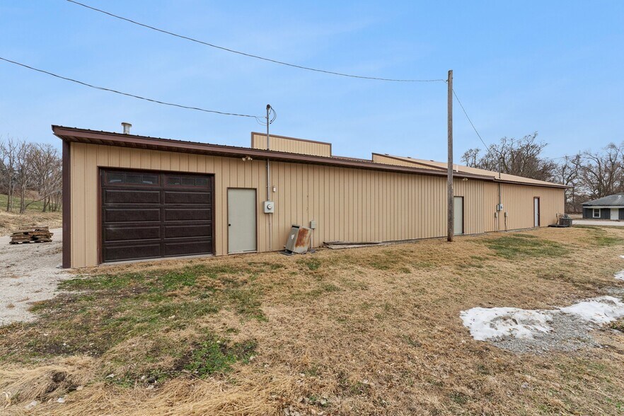 More Photos Of 630 W Elkhorn St, Arlington Freestanding For Sale