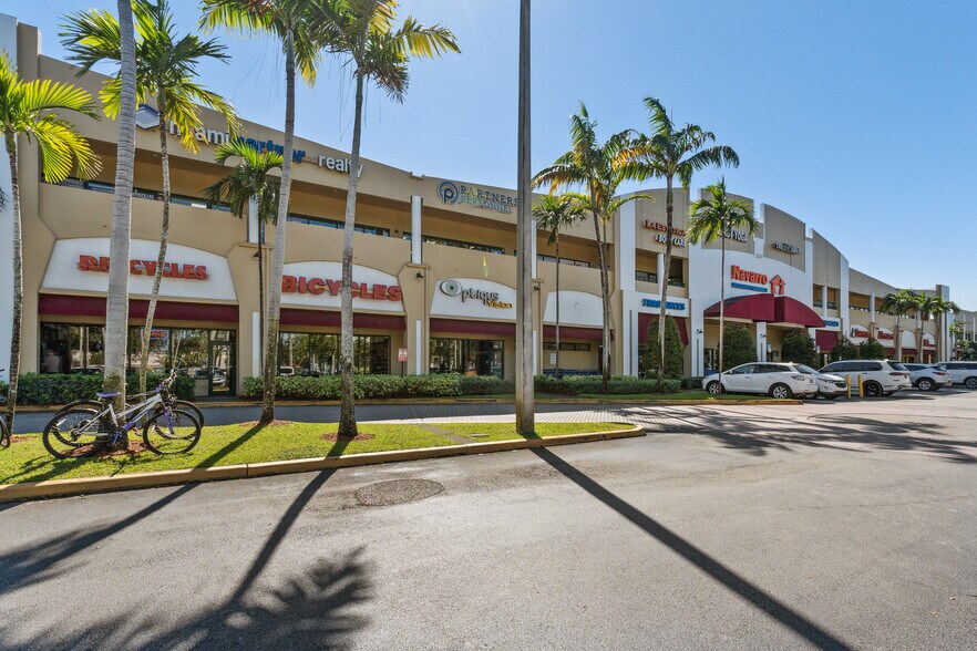 More Photos Of 11402 Doral Blvd, Miami Unknown For Lease