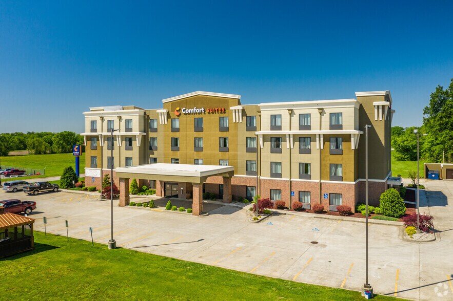 More Photos Of 210 Harvey Way, Hopkinsville Hotel For Sale