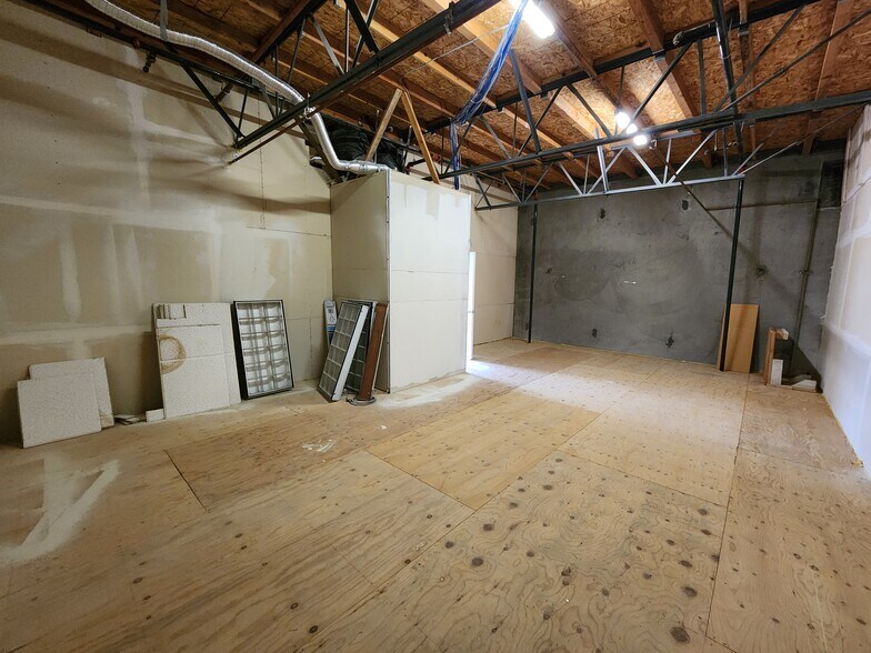 More Photos Of 4725-4737 Mangels Blvd, Fairfield Light Distribution For Sale