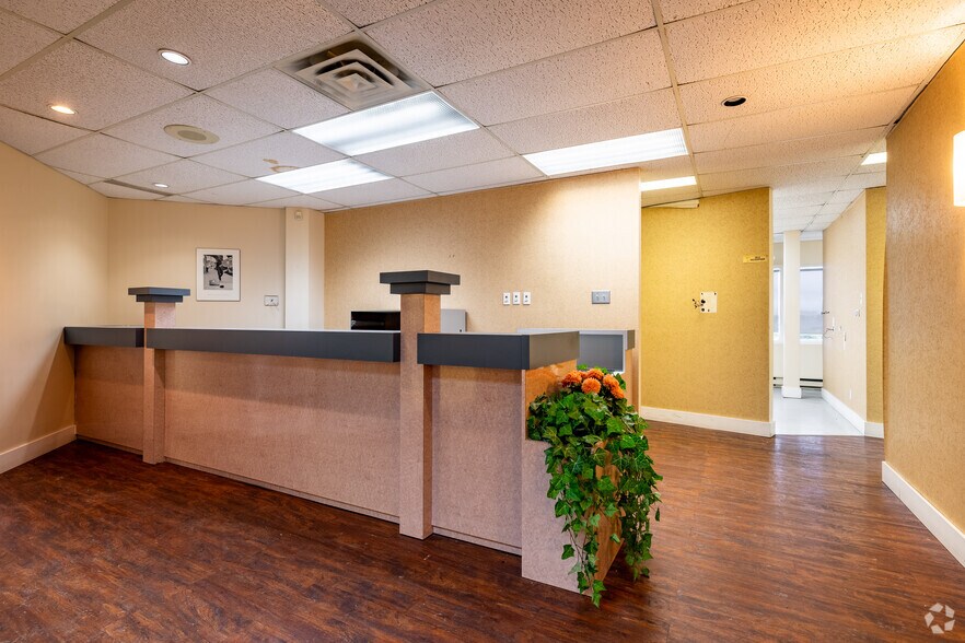 More Photos Of 800 Boul Chomedey, Laval Medical For Lease