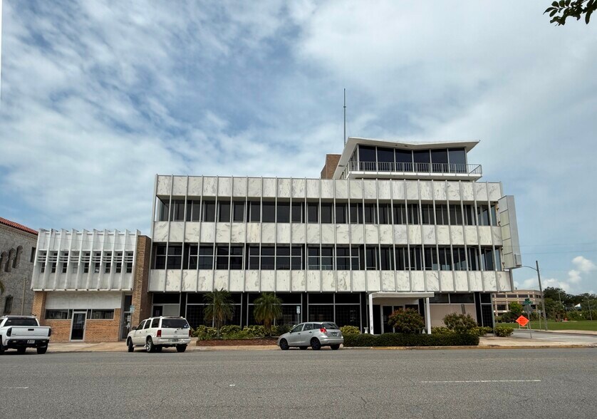 More Photos Of 226-230 N Beach St, Daytona Beach Office For Sale