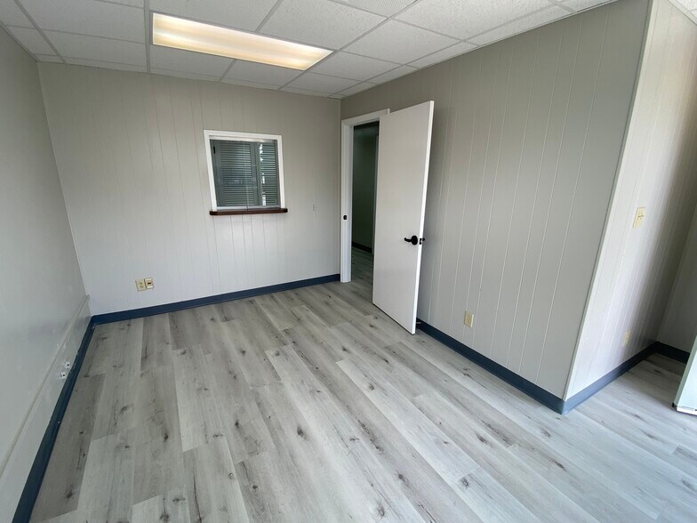 More Photos Of 1401 Applewood Dr, Dalton Medical For Lease