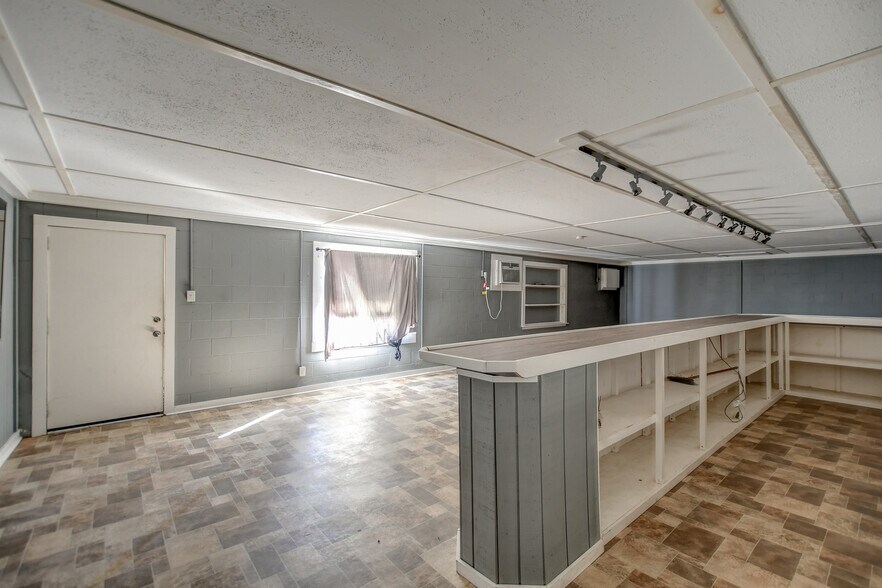 More Photos Of 1456 Trojan Rd, Cross Storefront Retail Office For Lease