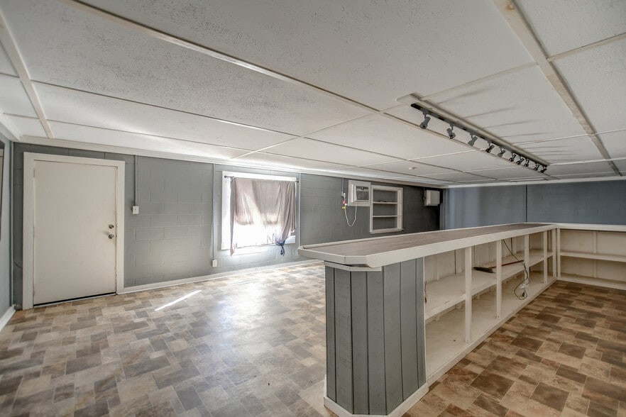 More Photos Of 1456 Trojan Rd, Cross Storefront Retail Office For Lease