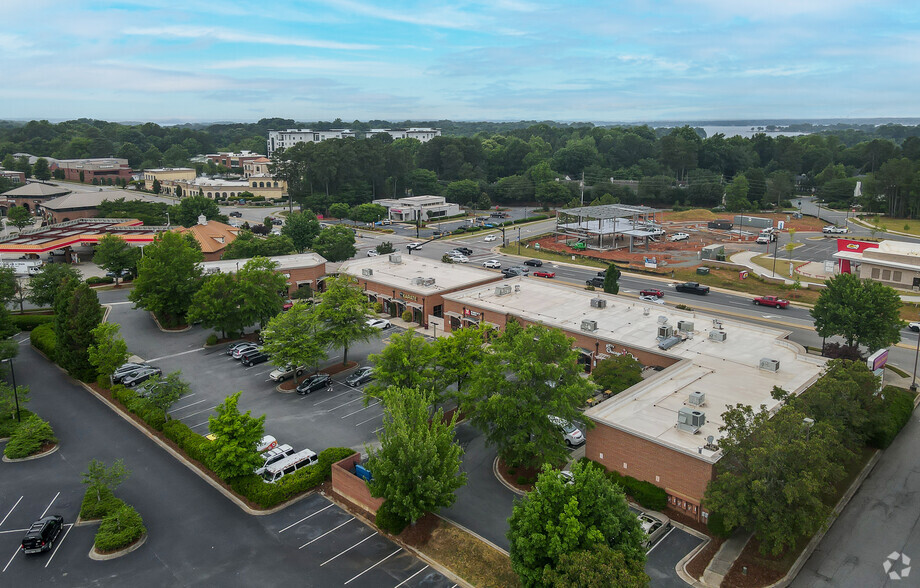 Primary Photo Of 19722 1 Norman Blvd, Cornelius Restaurant For Lease