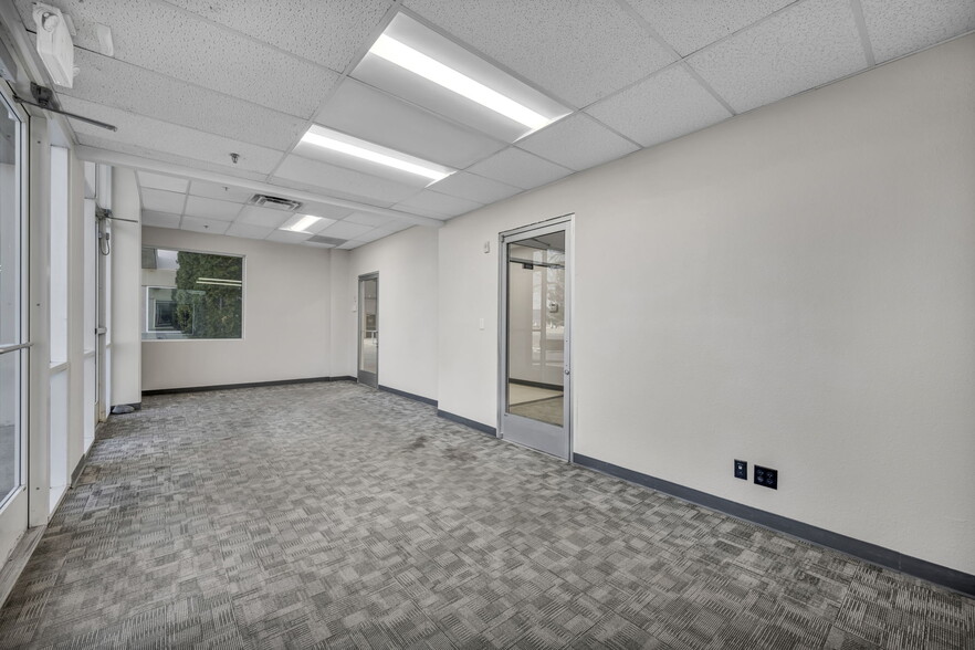 More Photos Of 2245 Meridian Blvd, Minden Showroom For Lease