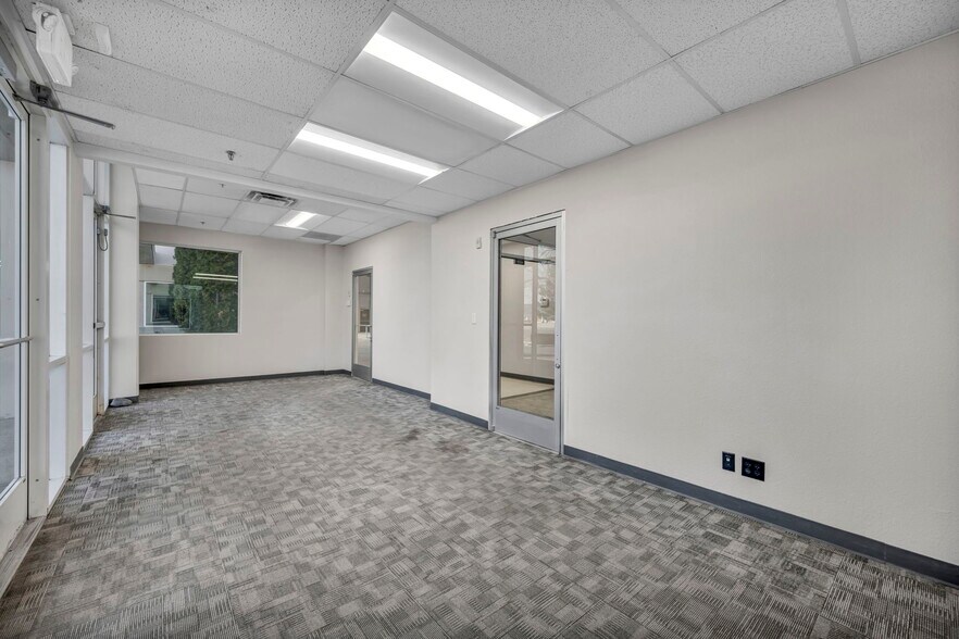 More Photos Of 2245 Meridian Blvd, Minden Showroom For Sale