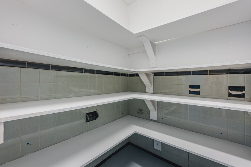 More Photos Of 555 Johnson Ave, Brooklyn Unknown For Lease