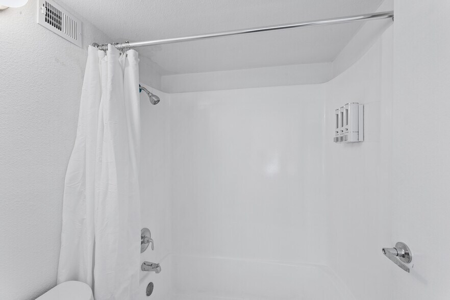 More Photos Of 1 S Main Ave, Laredo Hotel For Sale