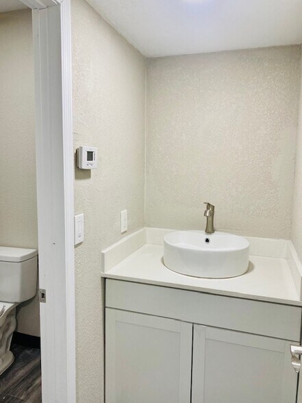 More Photos Of 440 E Southern Ave, Phoenix Medical For Lease