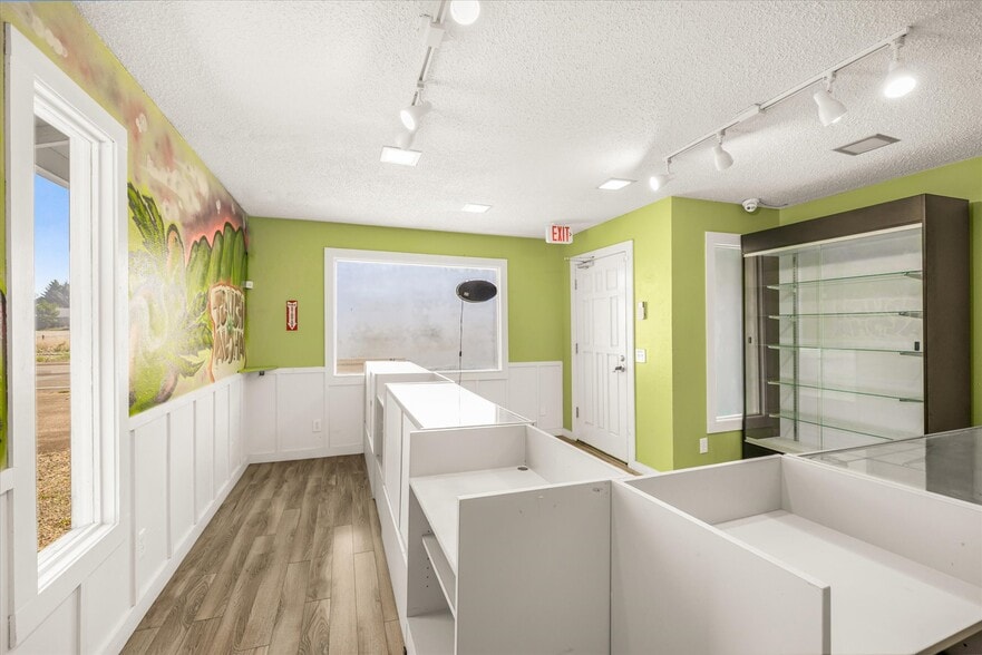 More Photos Of 3885 N Highway 101, Depoe Bay Freestanding For Sale