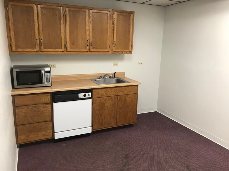 More Photos Of 1601 Reed St, Lakewood Warehouse For Lease