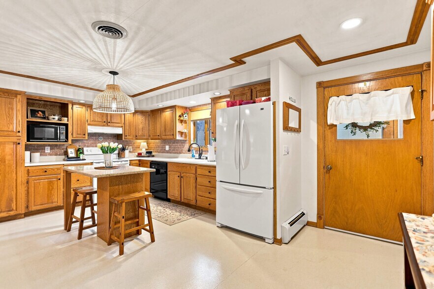 More Photos Of 308 N Wisconsin Dr, Sheboygan Freestanding For Sale