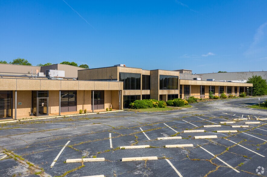 More Photos Of 535 Macon St, McDonough Manufacturing For Lease