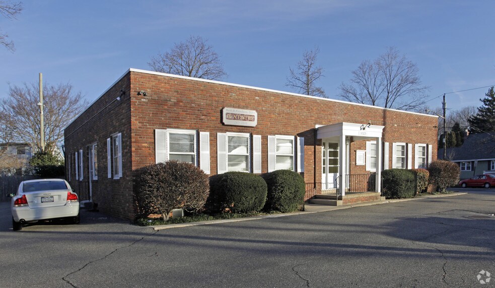 Primary Photo Of 1023 Pulaski Rd, East Northport Office For Sale