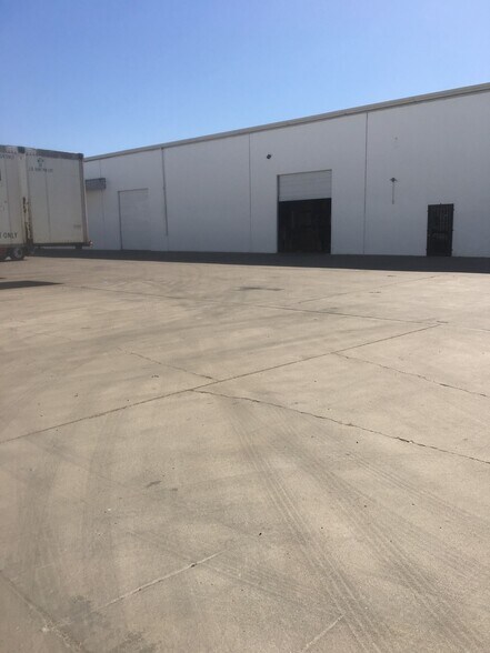 More Photos Of 1315 E Gibson Ln, Phoenix Warehouse For Lease