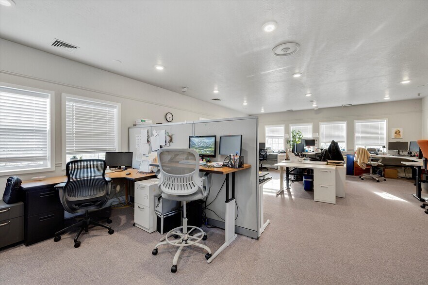 More Photos Of 113 N Elm St, Canby Restaurant For Sale