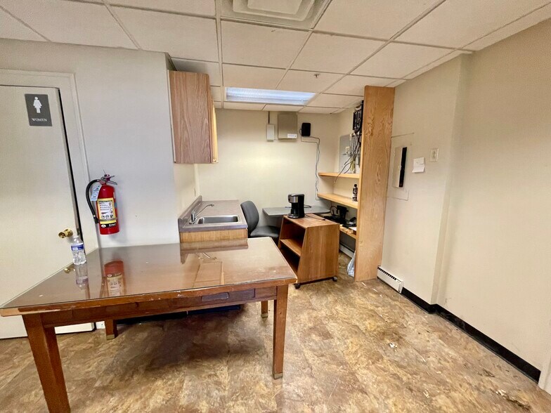 More Photos Of 120 16 1/2 St, Rock Island Office For Sale