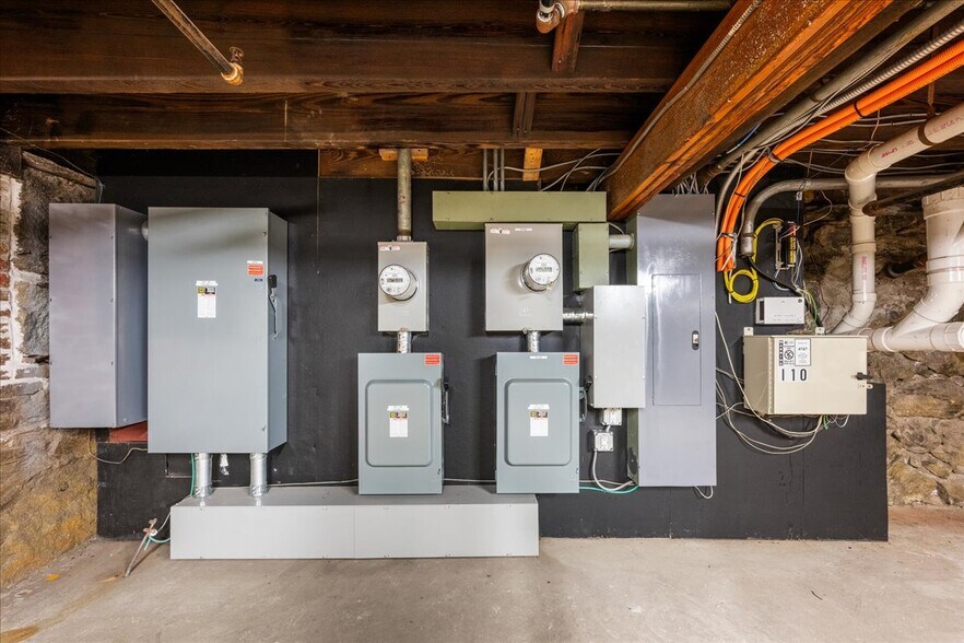 More Photos Of 10 Railroad Pl, Norwich Flex For Lease