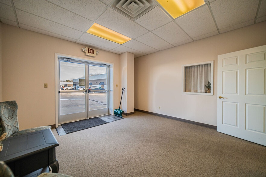 More Photos Of 3530 Park Plaza Rd, Paducah Flex For Lease