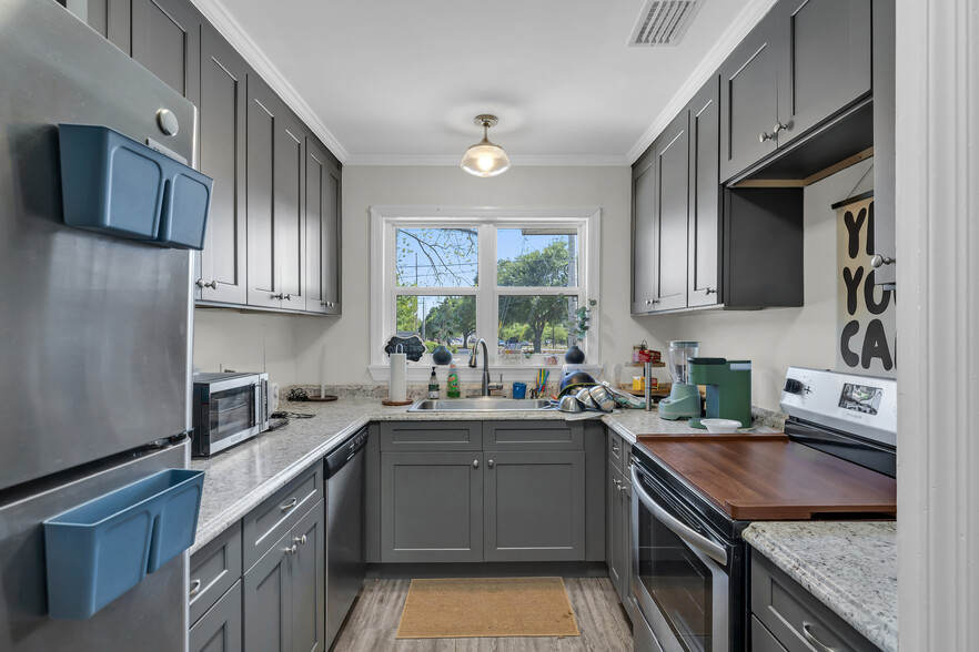 More Photos Of 1001 Randall Ave, Daphne Office Residential For Sale