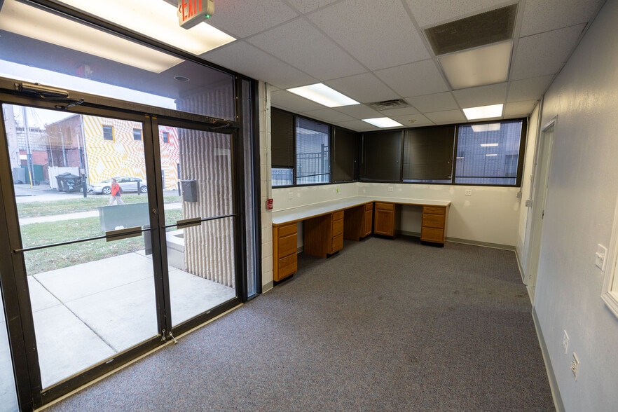 More Photos Of 503 Healey St, Champaign Office For Lease