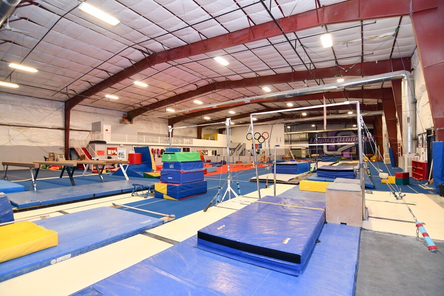 More Photos Of 2121 Battlefield Pky, Murfreesboro Showroom For Sale