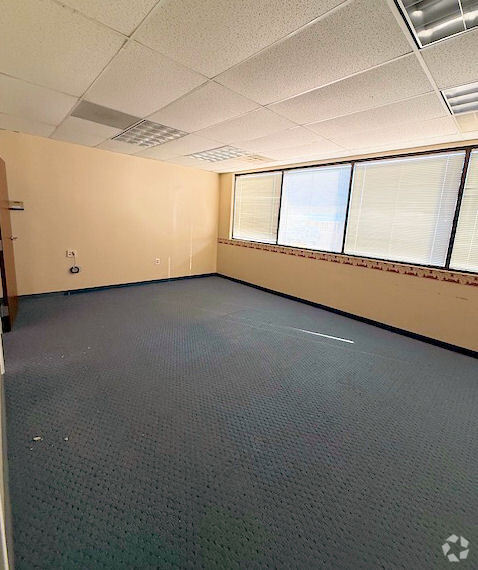 More Photos Of 1059 E Tri County Blvd, Oliver Springs Office Residential For Lease