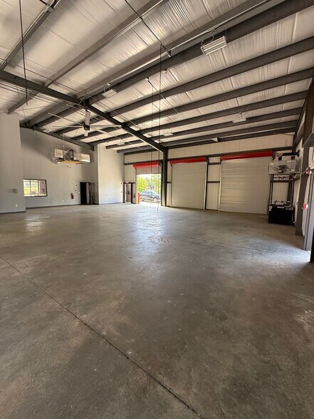 More Photos Of 2101 Dogwood Industrial Cir, Conyers Warehouse For Sale