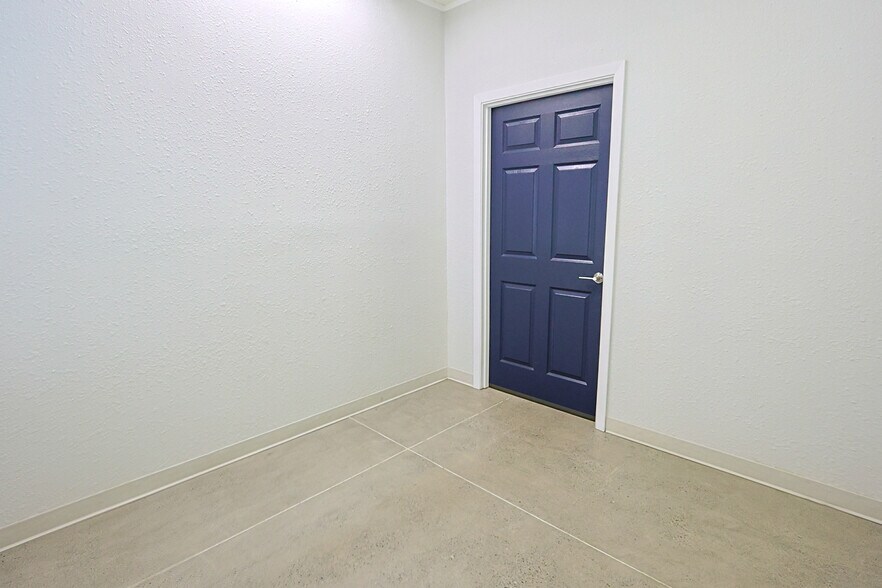 More Photos Of 137 Hall Ave, Coos Bay Office For Sale
