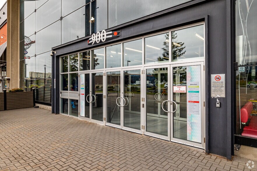 More Photos Of 3310-3500 Boul De La Côte-Vertu, Saint-Laurent Movie Theatre For Lease