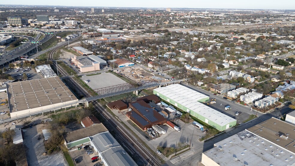 More Photos Of 415 Burnet St, San Antonio Manufacturing For Sale