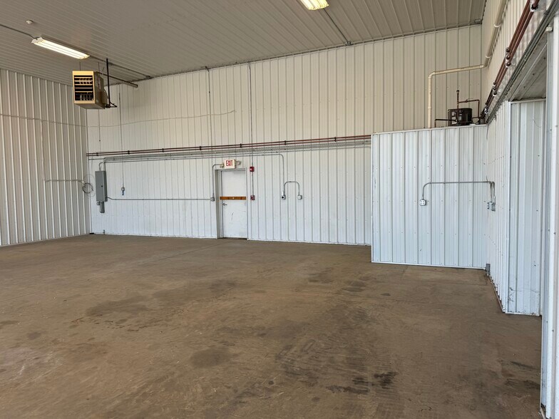 More Photos Of 1203 Badger St, Yorkville Warehouse For Lease