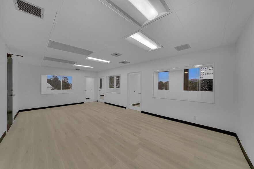 More Photos Of 4667 MacArthur Blvd, Newport Beach Office For Lease