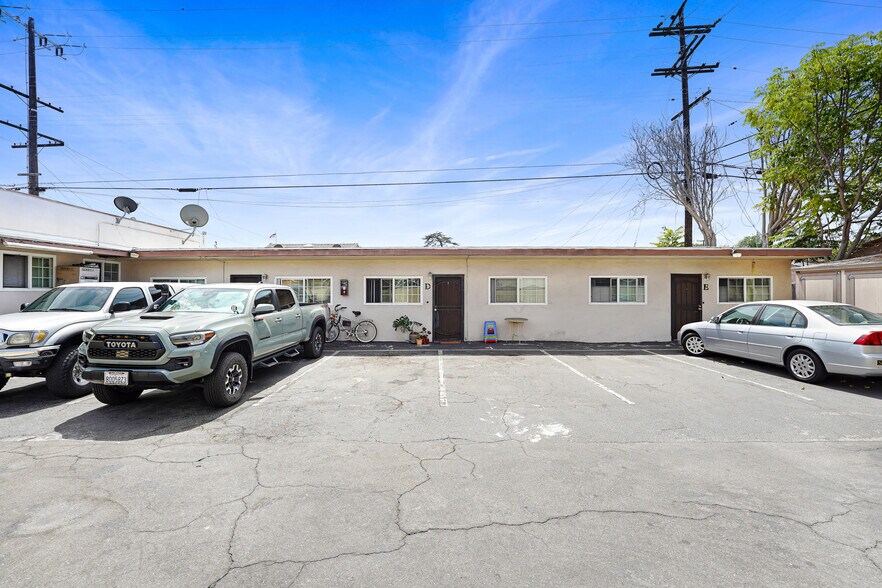 More Photos Of 8181-8183 Commercial Pl, South Gate Apartments For Sale