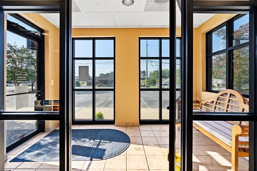 More Photos Of 202 Overland Dr, Greenwood Medical For Lease